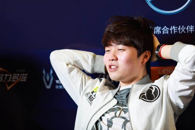 九游娱乐-包含Rookie爆冷击败公牛，回归赛场引爆全场！的词条